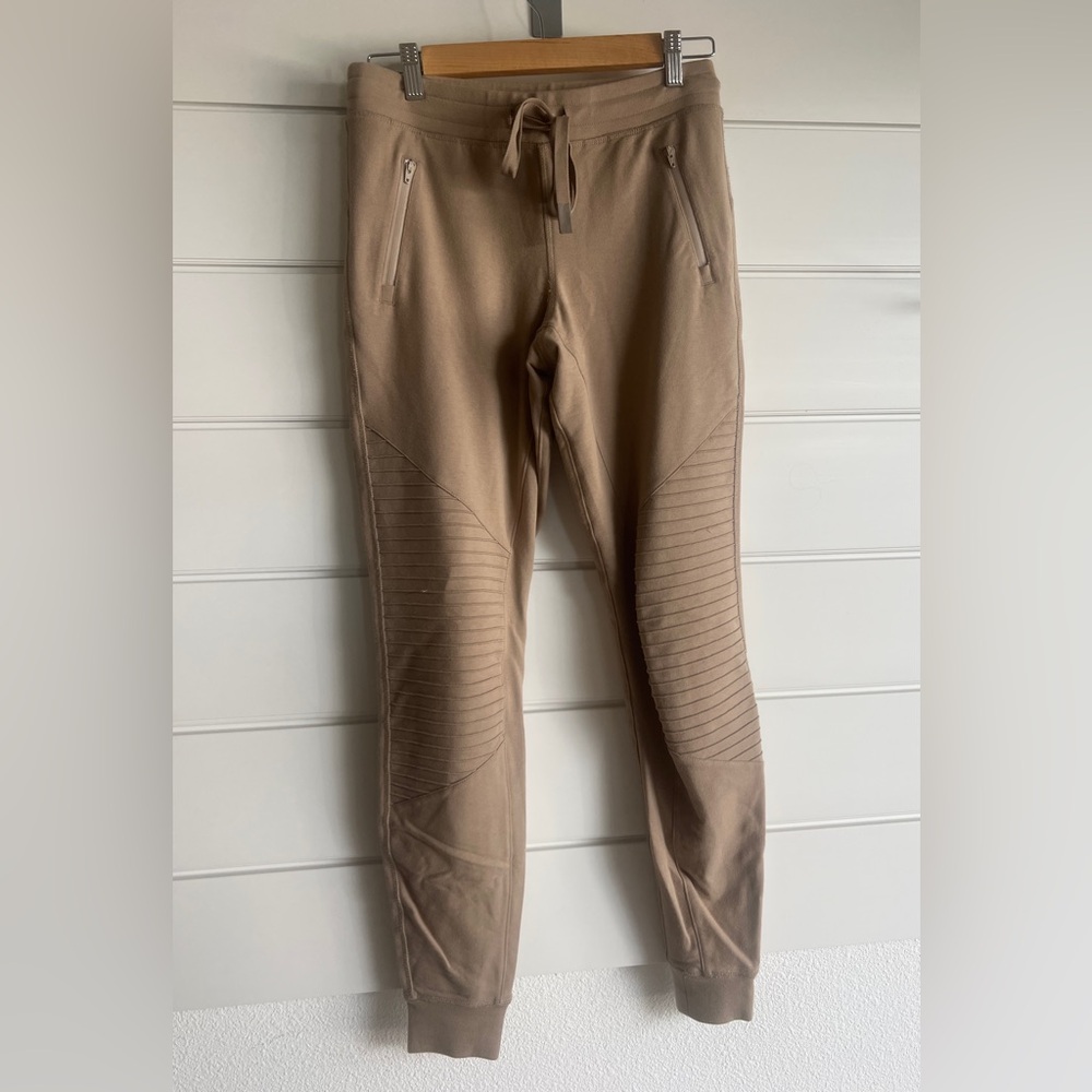 Alo Yoga Pants XS Excellent Condition